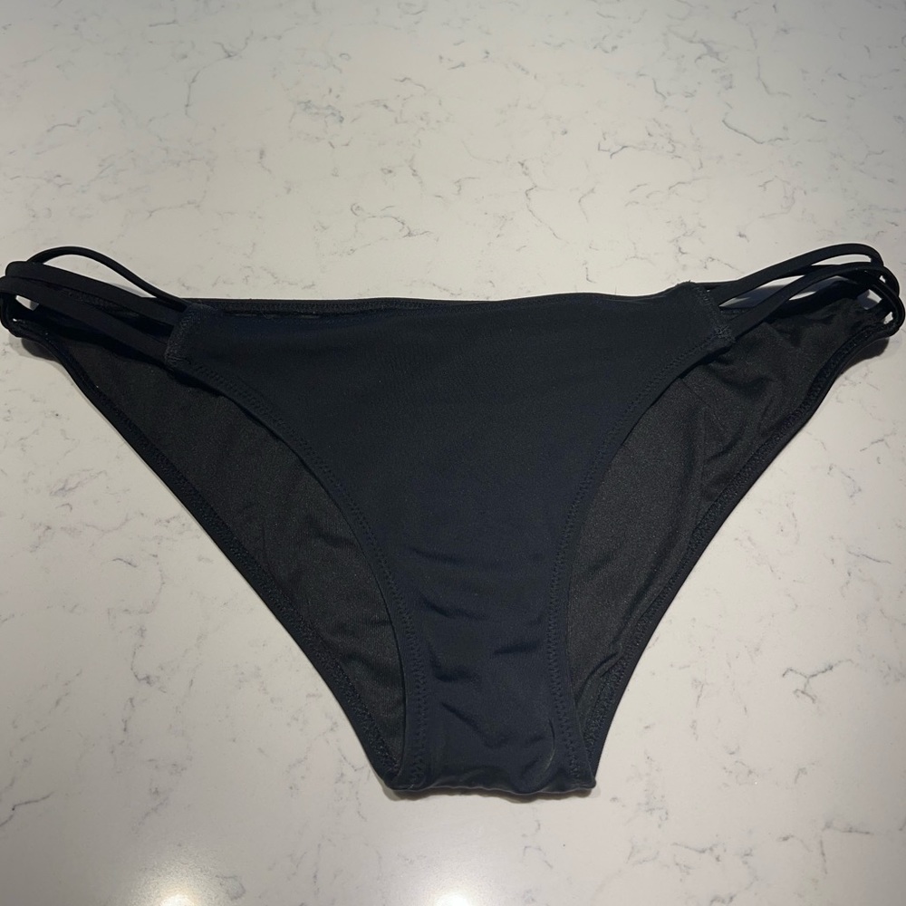 victoria’s secret black swim bottoms.